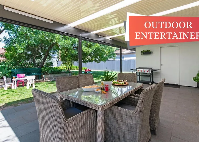 Charming 3-Bedroom Sandstone Haven With Free Wine