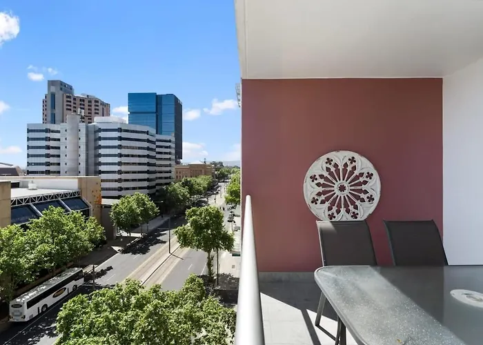 Cbd 2Br Apartment At 96 North Tce - Free Parking