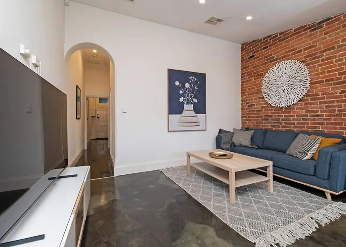 Lovely And Spacious 2-Bedroom Home In Norwood