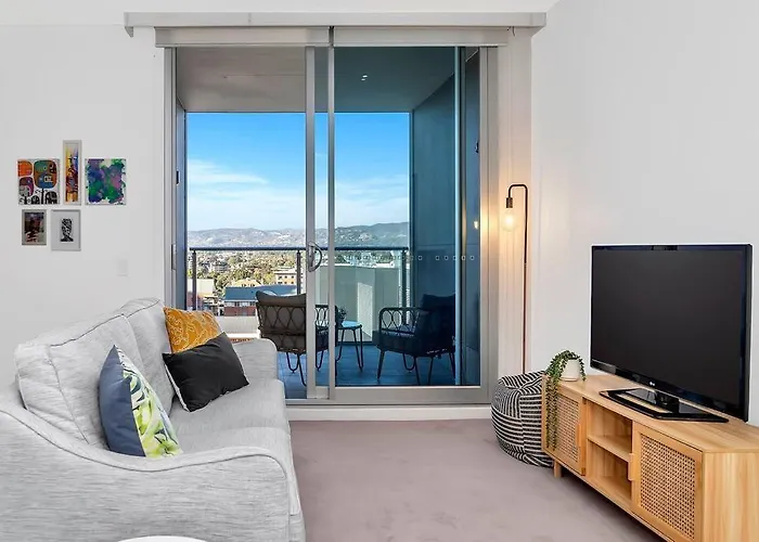 \'The Hindmarsh\' Hotel-Style Pad With Hills Panorama