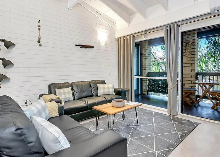 \'Treetops At Glenelg\' Coastal Stay With Leafy Patio
