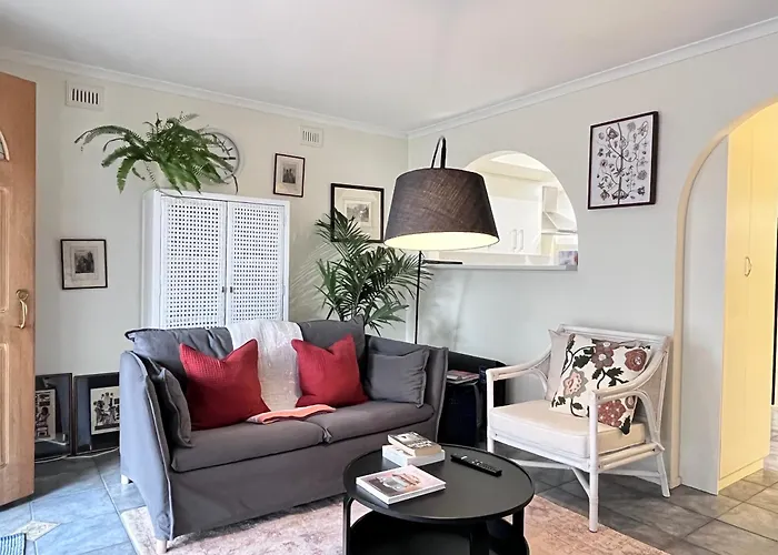 Cozy Townhouse Central Location