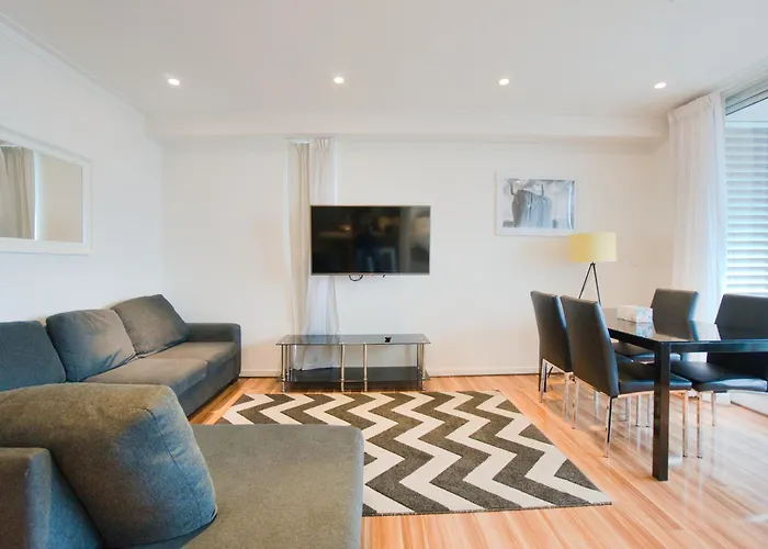 Luxury 2Br Serviced Apartment 1206 At The Rowlands