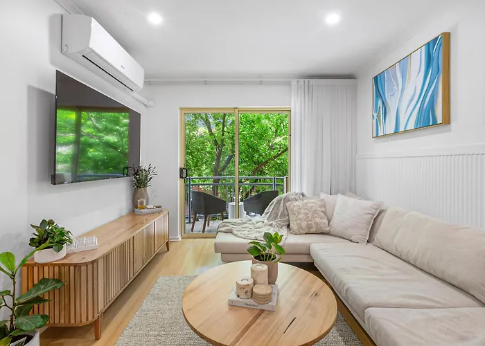 Chic East End Apartment