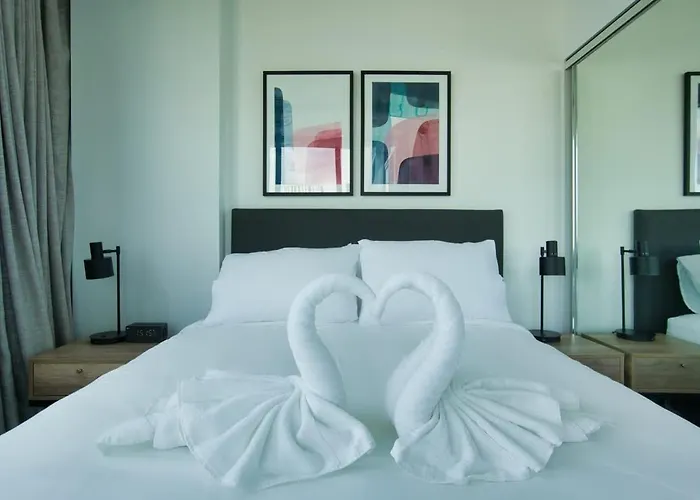 Stylish 1 Bedroom Cbd Apt-Pool-Gym-Sauna-Steam Room