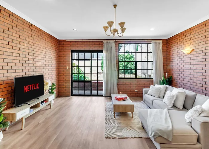 Charming Family Retreat With Arcade - Glenunga