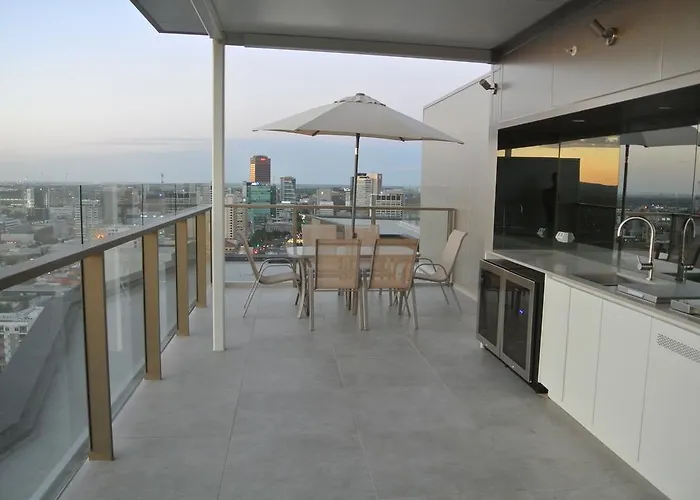 Vue Penthouse On King William