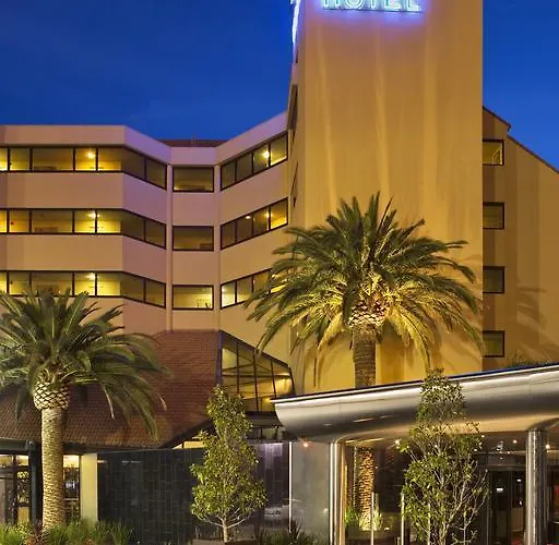 Lakes Hotel