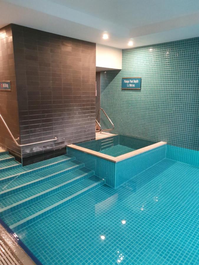 Glenelg Seaside - Free Car Park Apartment