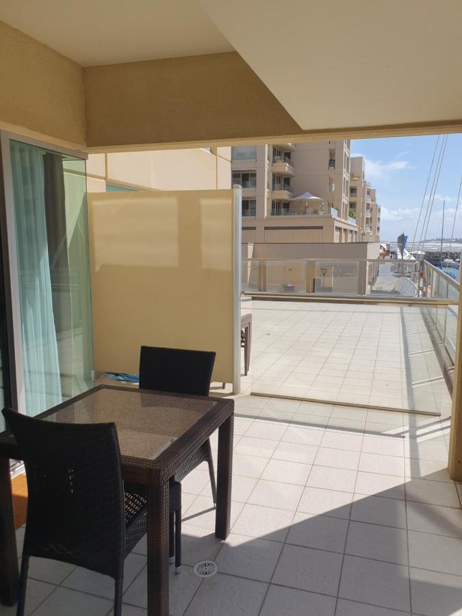 Glenelg Seaside - Free Car Park Apartment