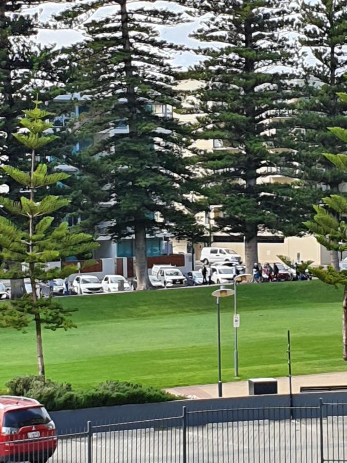 Glenelg Seaside - Free Car Park Adelaide