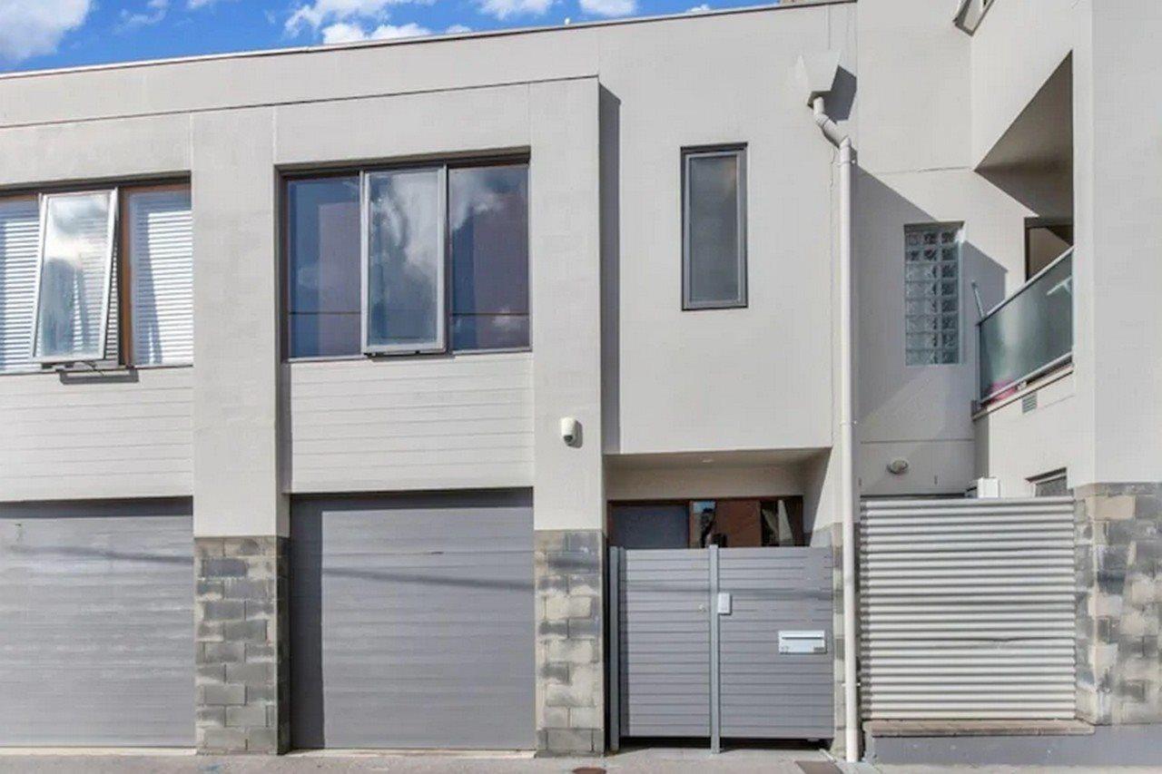 Apartment Contemporary Townhouse In *