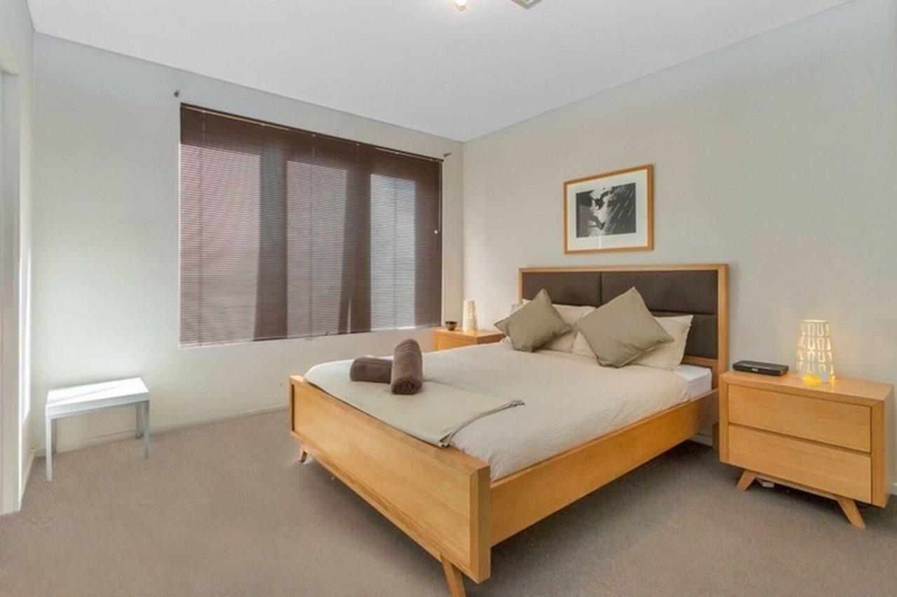 Contemporary Townhouse In Apartment Adelaide