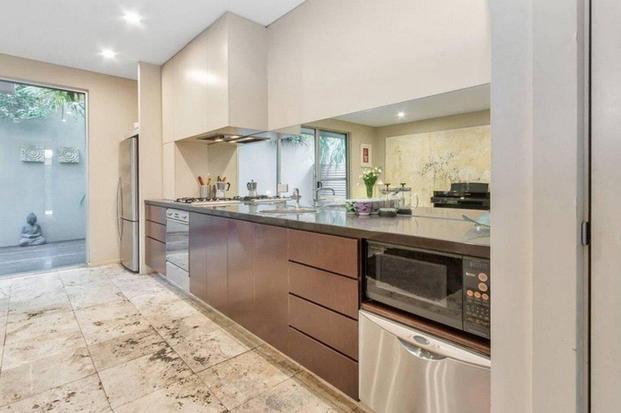 Contemporary Townhouse In Apartment Adelaide