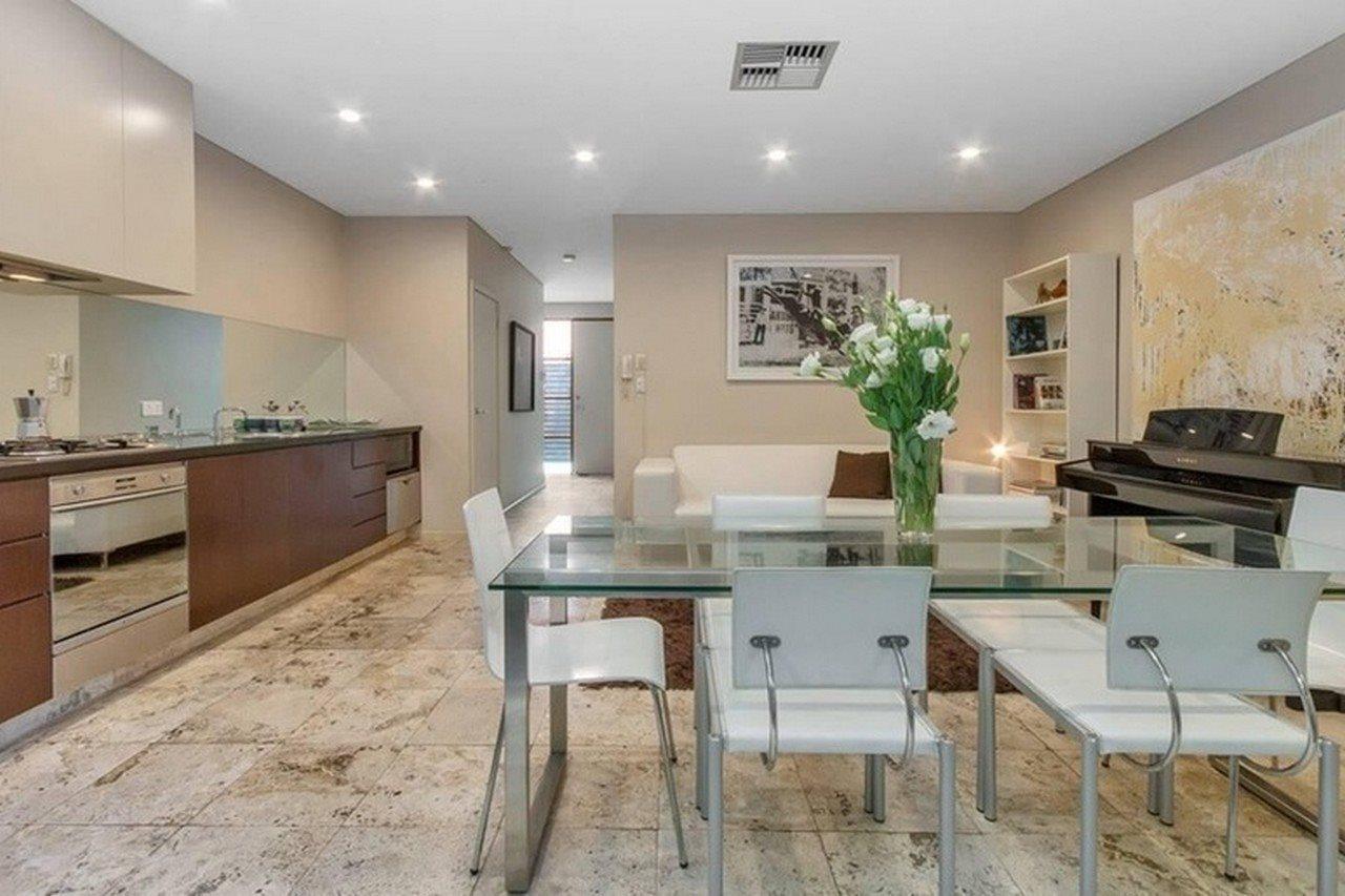 Contemporary Townhouse In