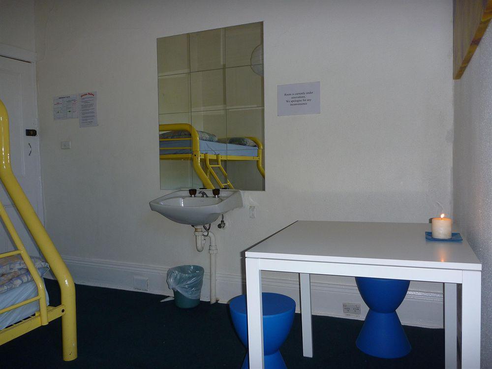 Travellers Backpackers Hostel *