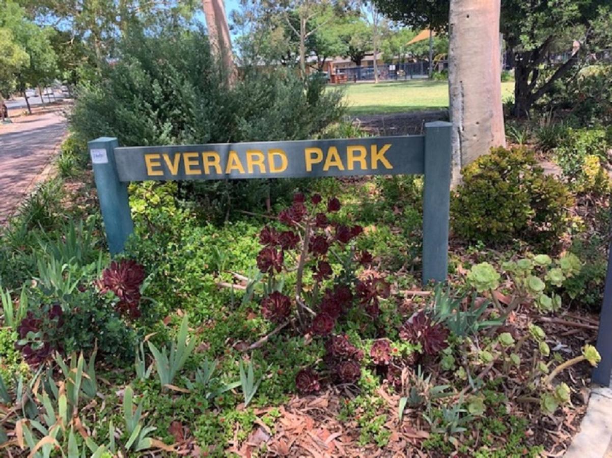 Style - To - Free Wifi - Free 3 Car Parking - Great Location Holiday home Adelaide
