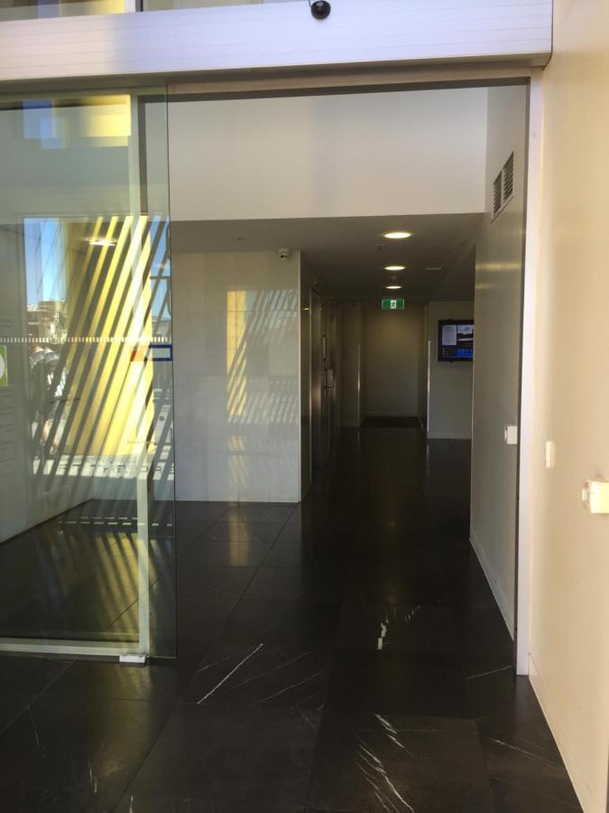 Apartment Cbd 1 Bedroom Apt. Free Car Park&swimming Pool &wifi *