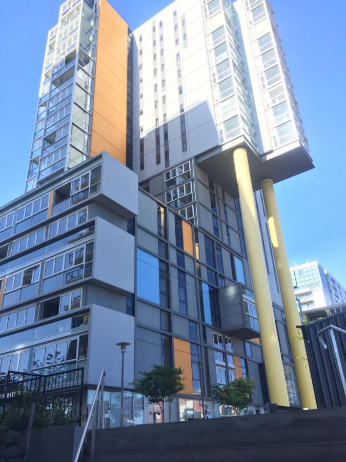 Cbd 1 Bedroom Apt. Free Car Park&swimming Pool &wifi Apartment *