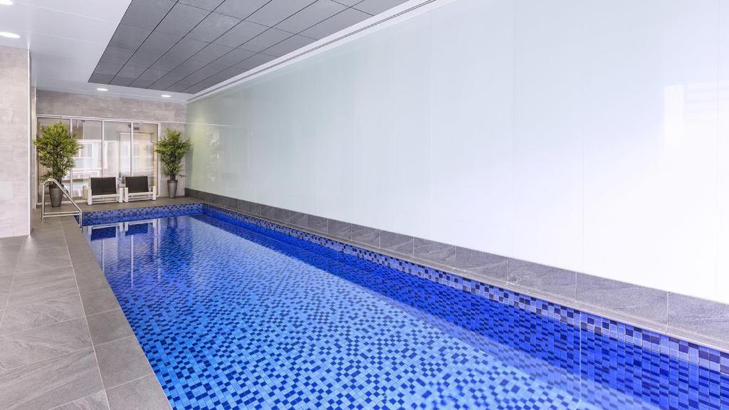 Apartment Cbd 1 Bedroom Apt. Free Car Park&swimming Pool &wifi *
