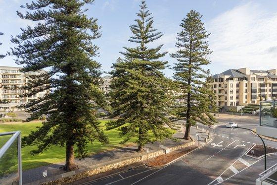 Oaks Glenelg Liberty Adelaide
