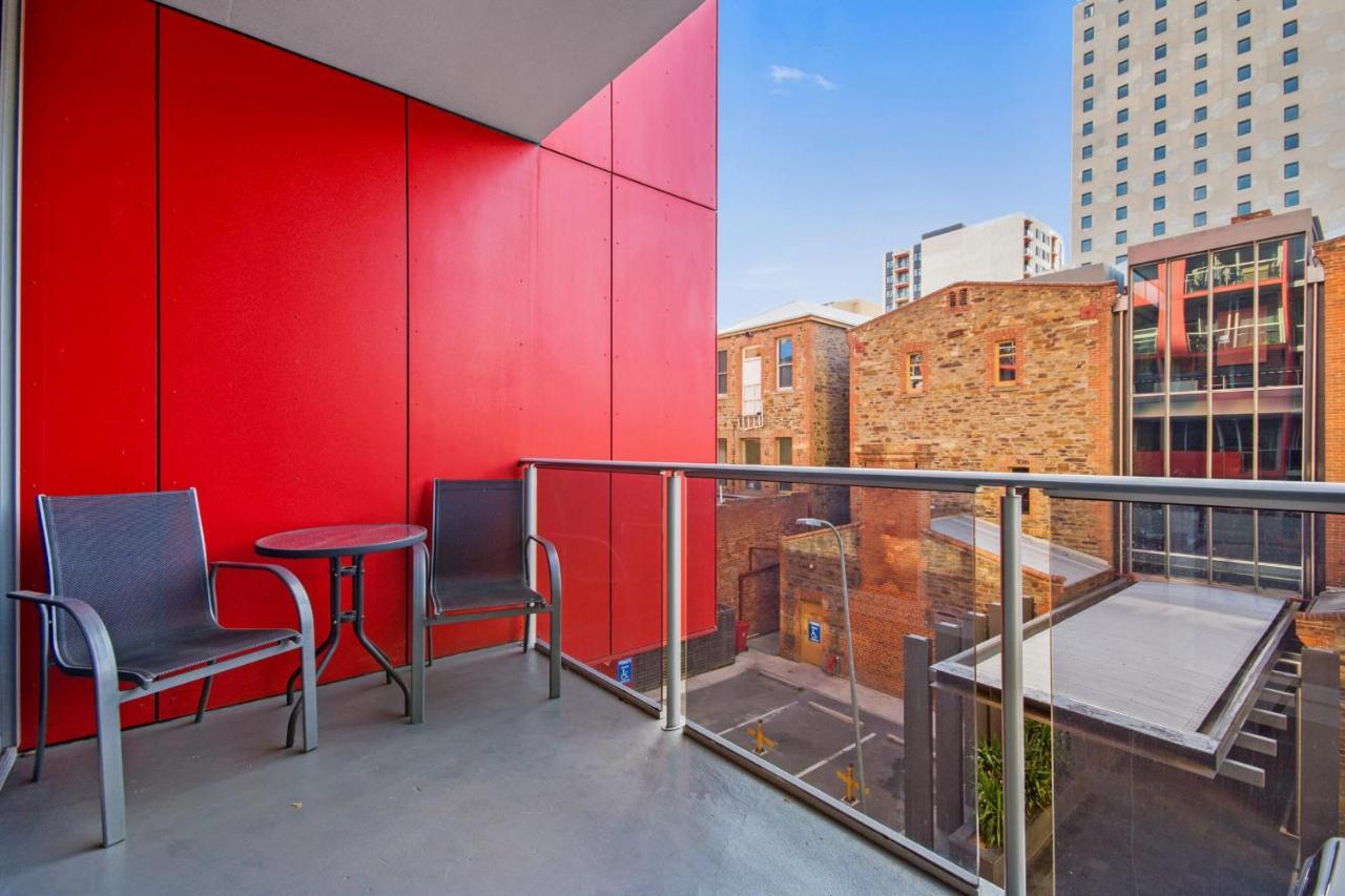 Swainson On Bent Adelaide