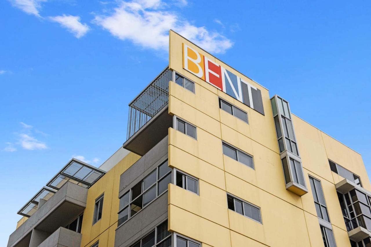 Swainson On Bent Apartment