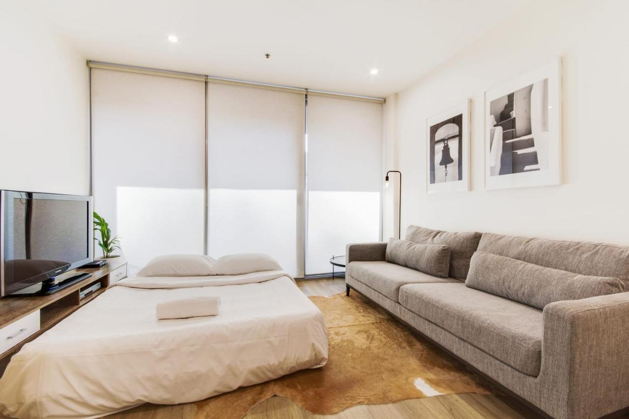 Swainson On Bent Apartment *