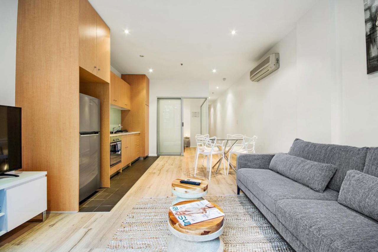 Swainson On Bent Apartment *