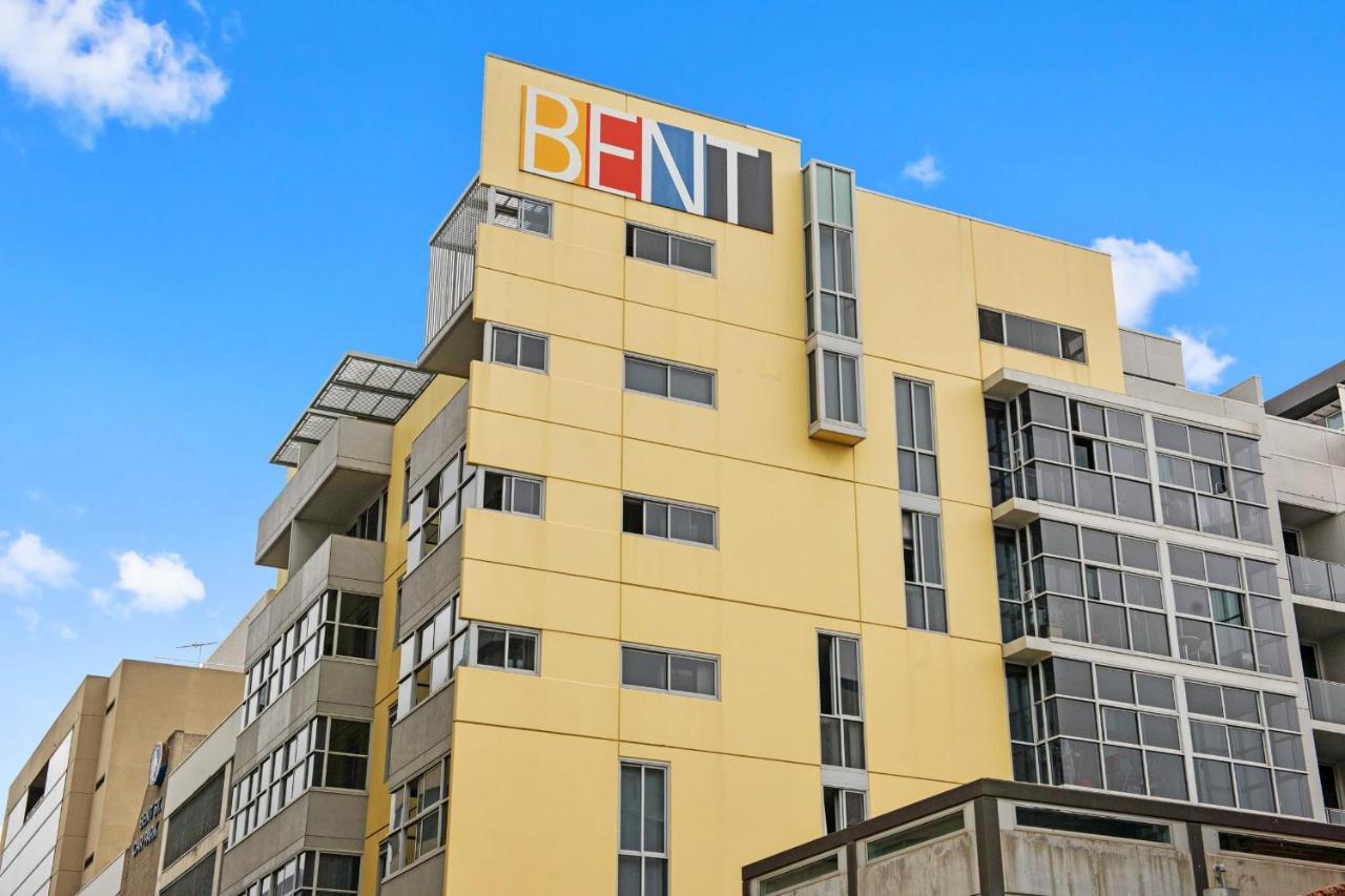 Swainson On Bent Apartment