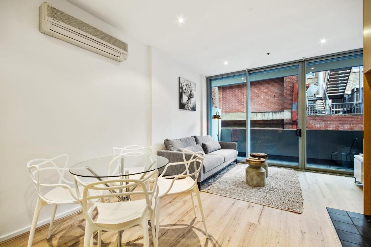 Swainson On Bent Apartment *
