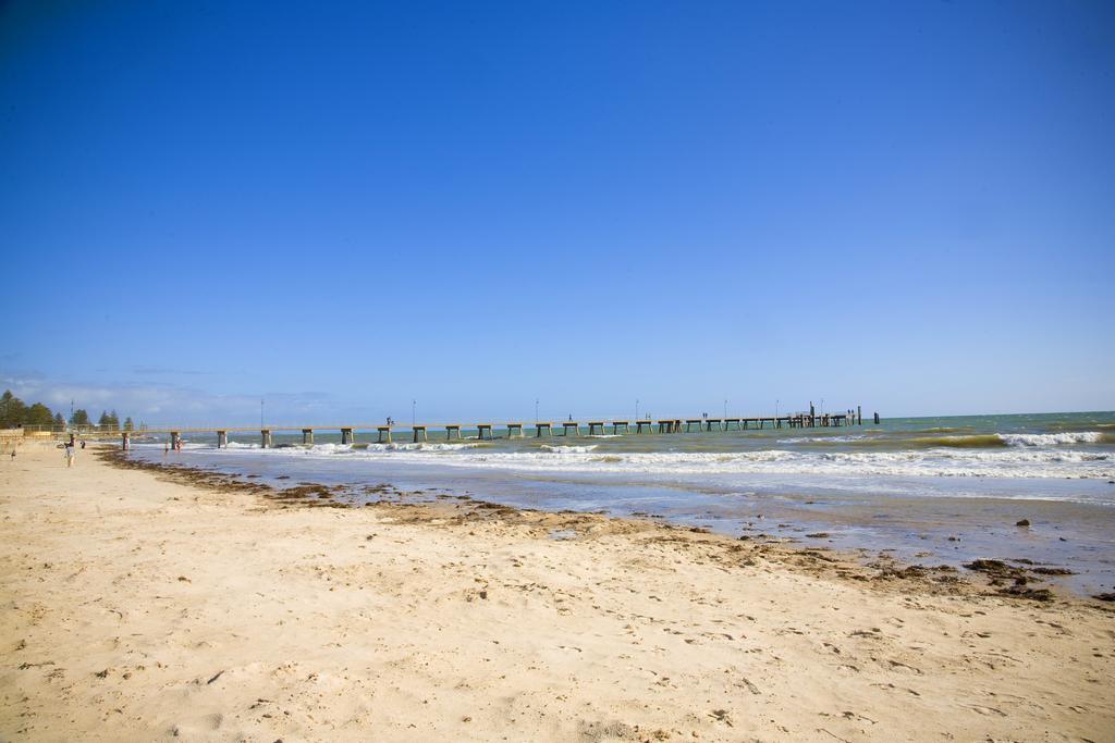 Aparthotel Glenelg Pacific 4*