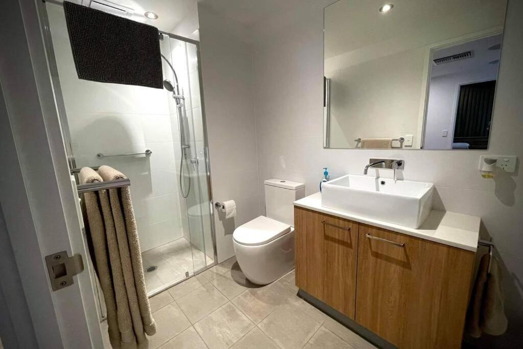 Apartment Enjoy A Little Luxury In Cbd - Perfect!