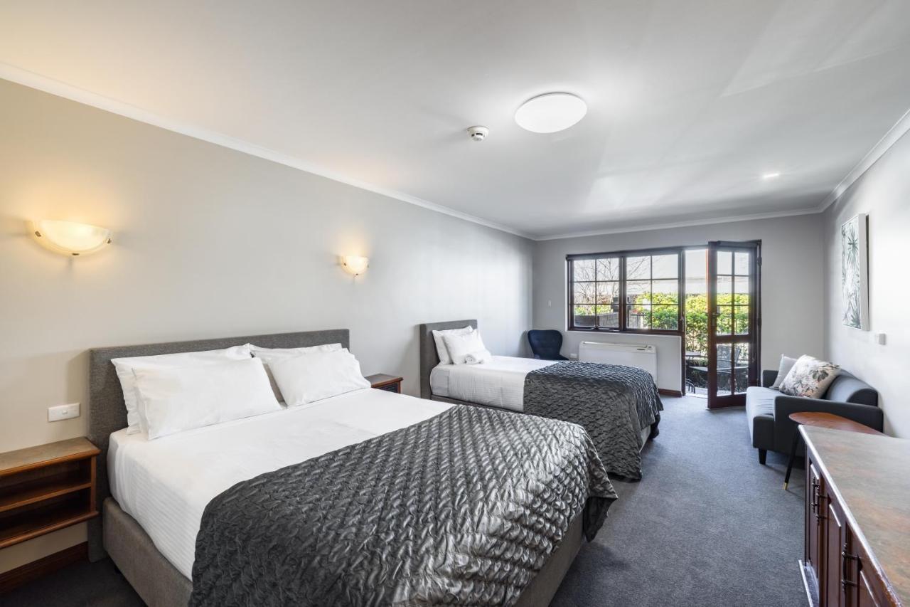 Adelaide Inn Hotel 4*