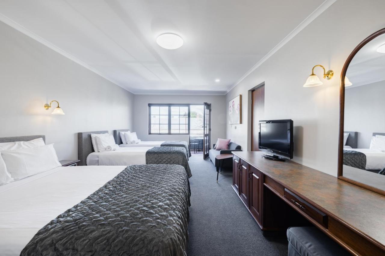 Adelaide Inn 4*