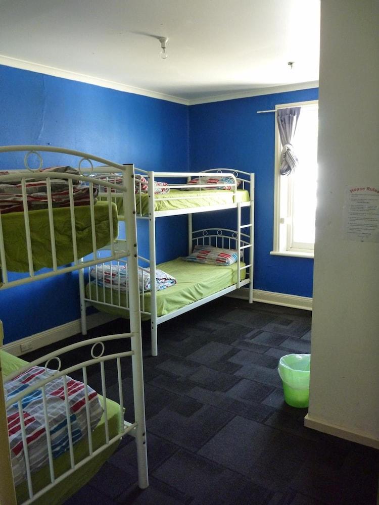 Albergue Travellers Backpackers *