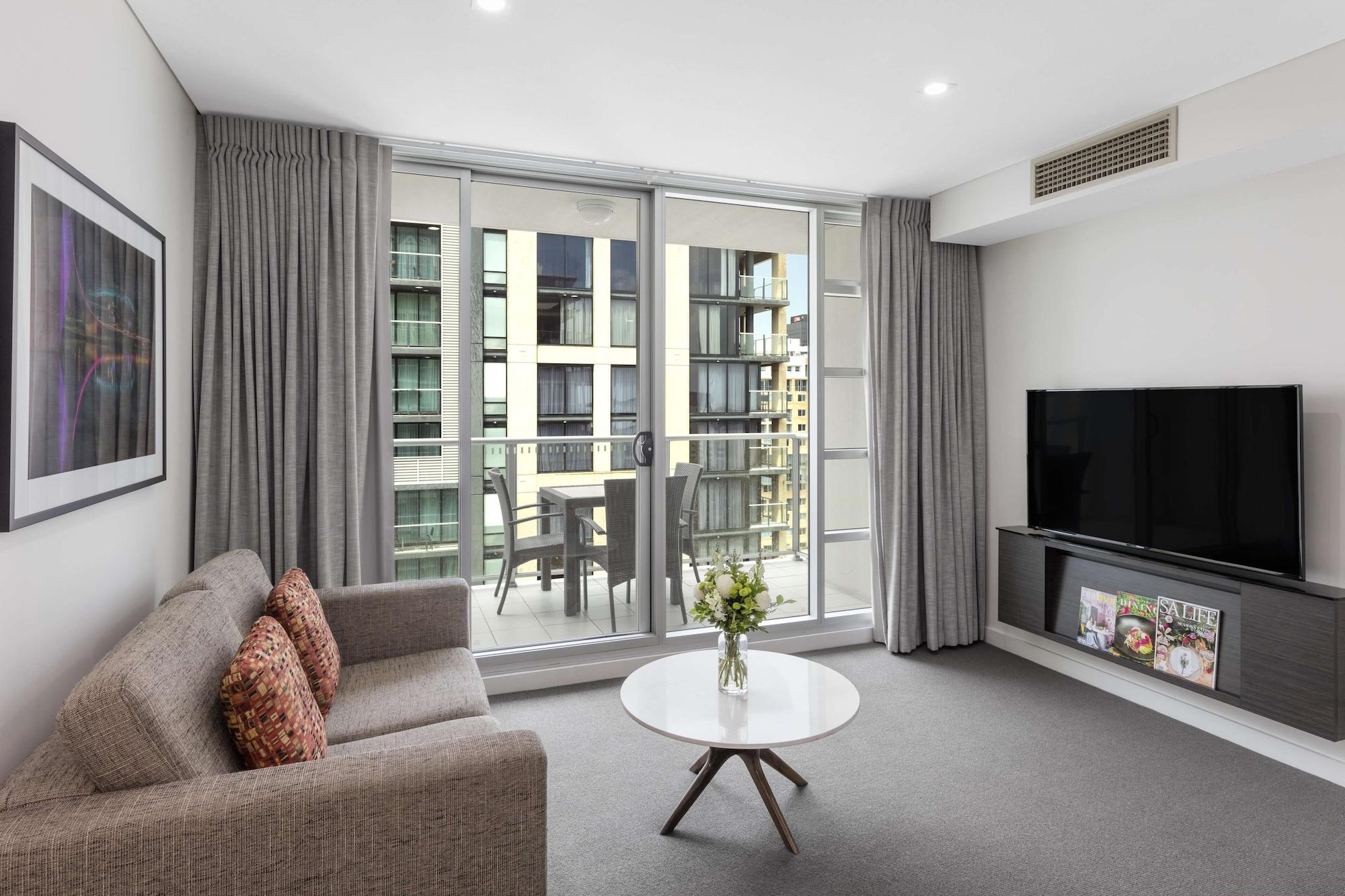 Oaks Embassy Aparthotel Adelaide