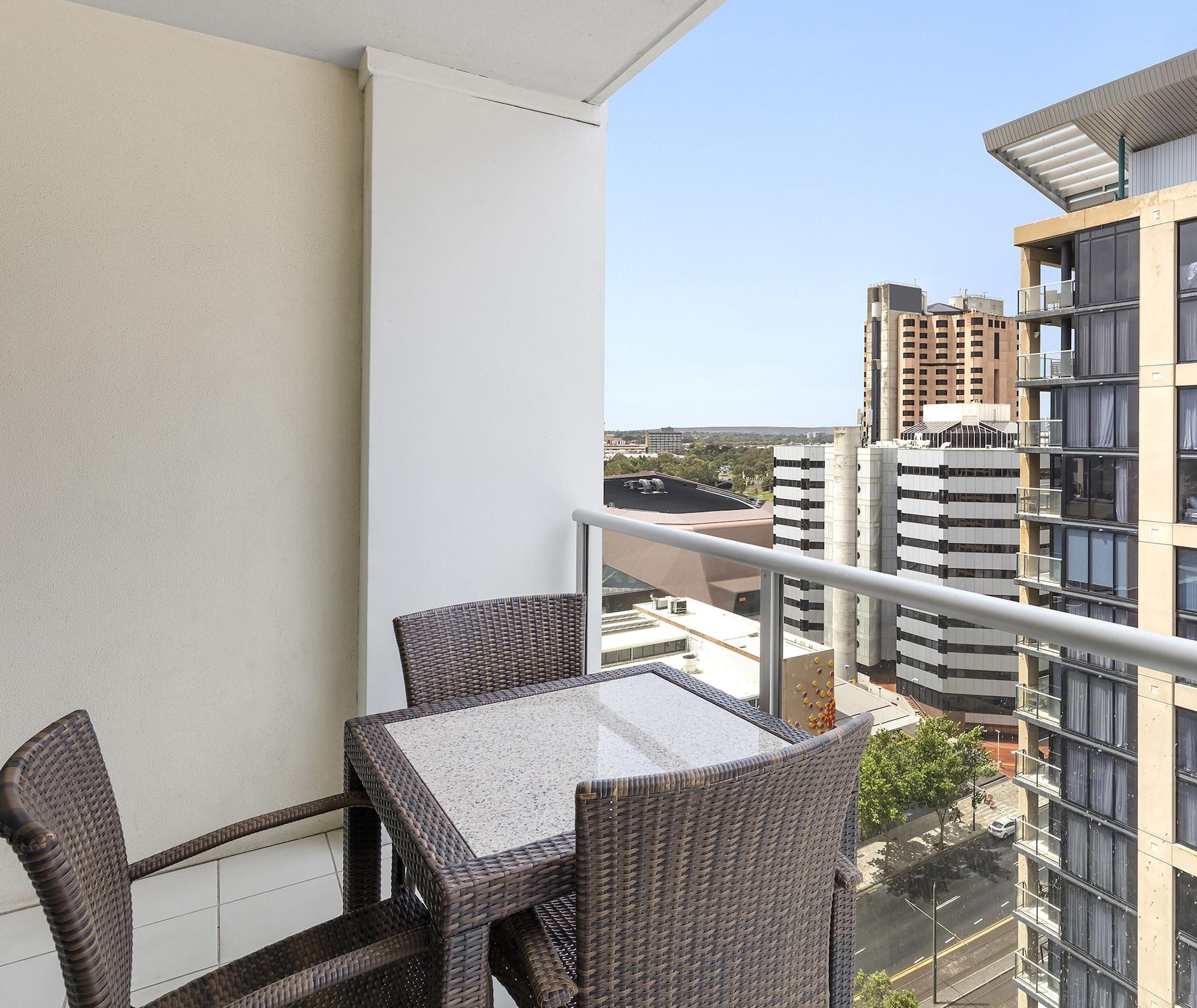 Oaks Embassy Aparthotel 4*