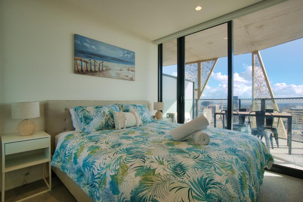 King Bed Luxury Cbd Coastal With Amazing Views, Spa, Gym, Bbq, Steam & Sauna Adelaide