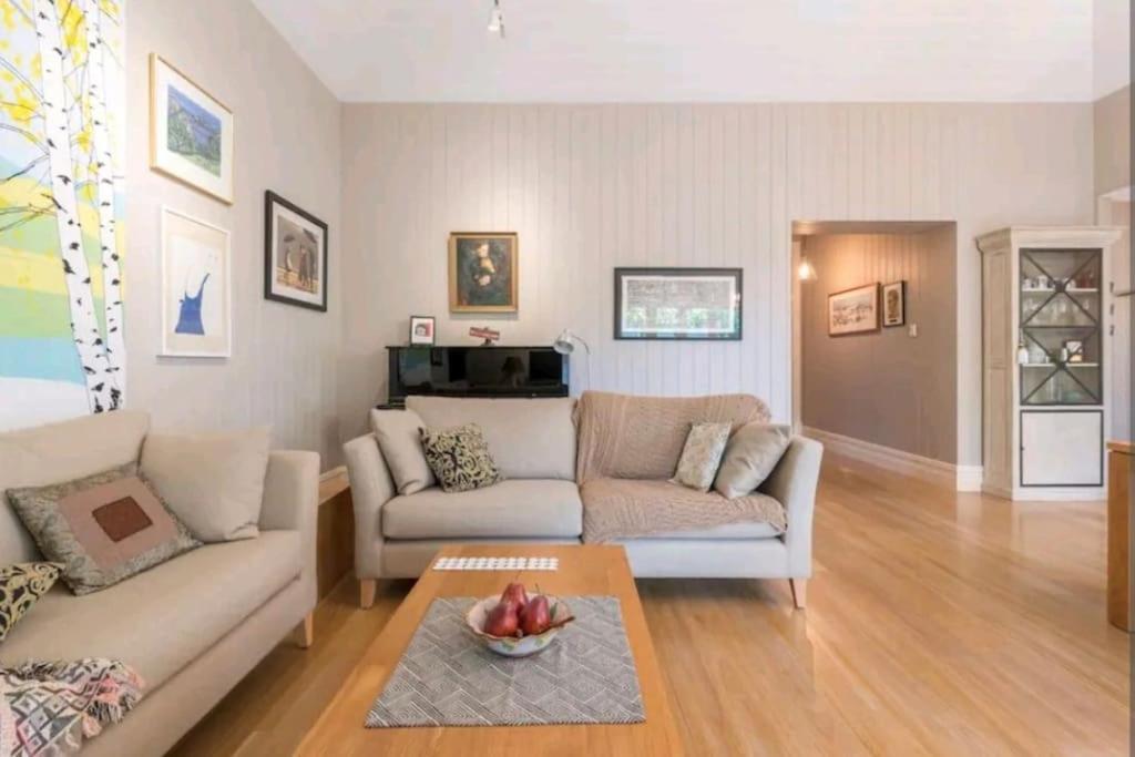 Henry Morcomb 2 Bdrm Sleeps 4 Wifi Holiday home