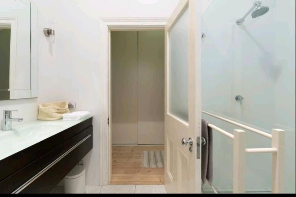 Henry Morcomb 2 Bdrm Sleeps 4 Wifi Adelaide