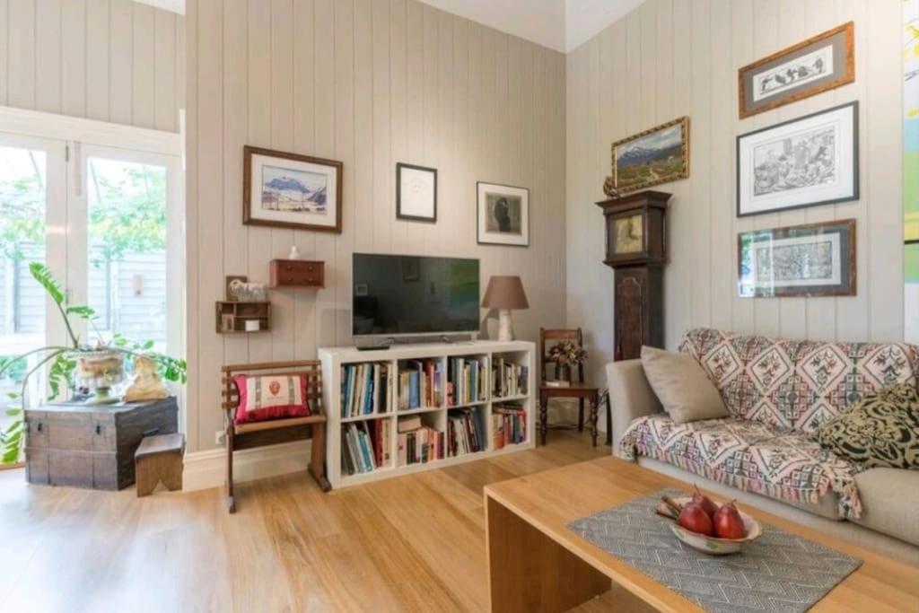Henry Morcomb 2 Bdrm Sleeps 4 Wifi Holiday home *