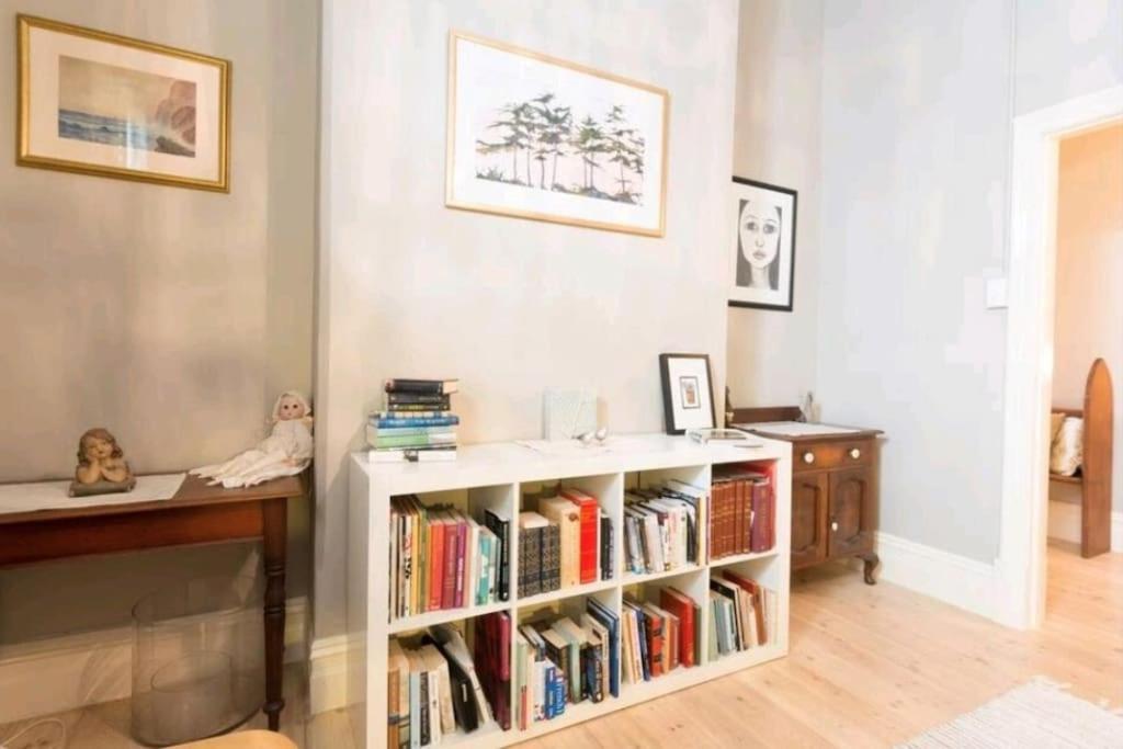 Henry Morcomb 2 Bdrm Sleeps 4 Wifi