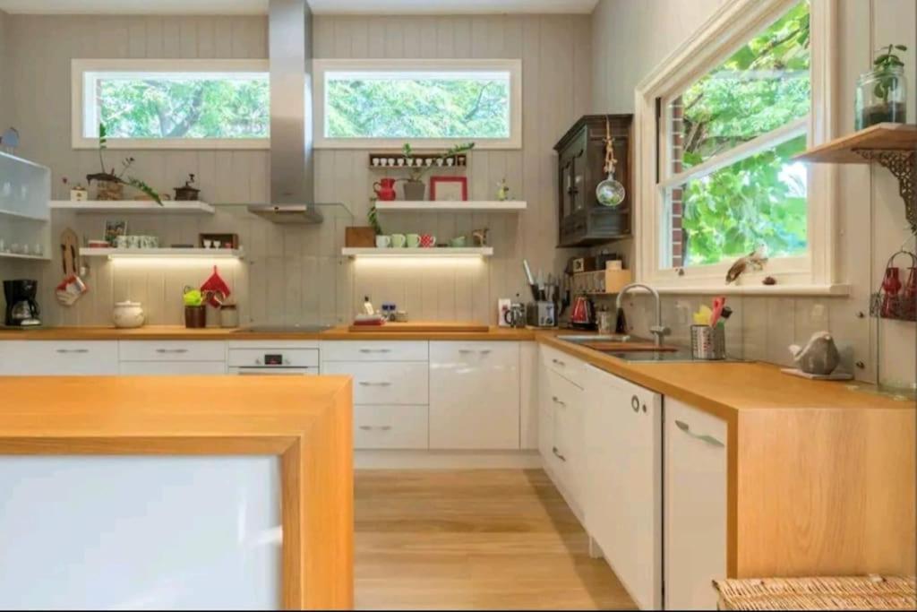 Henry Morcomb 2 Bdrm Sleeps 4 Wifi Holiday home