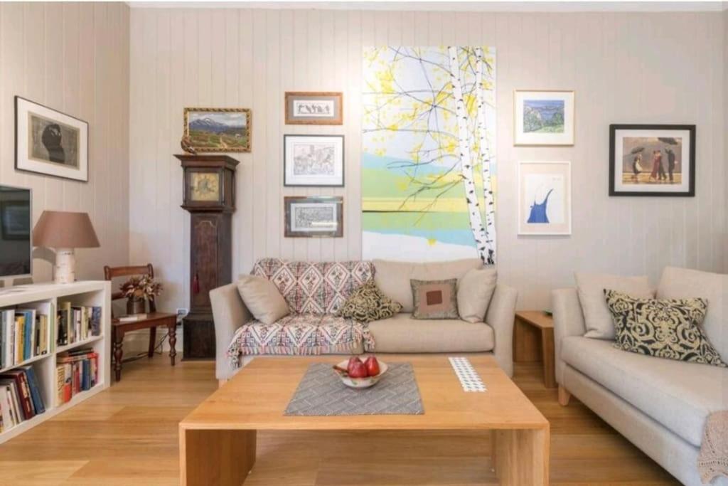 Henry Morcomb 2 Bdrm Sleeps 4 Wifi Holiday home *