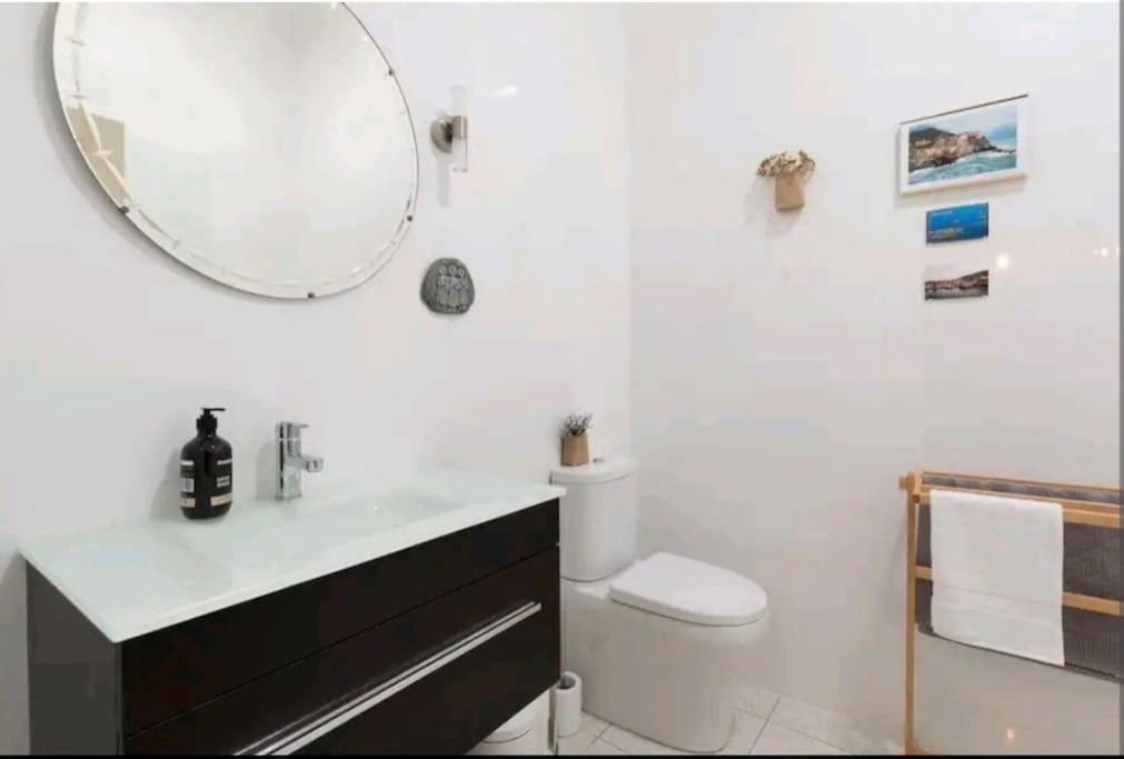 Henry Morcomb 2 Bdrm Sleeps 4 Wifi Holiday home Adelaide