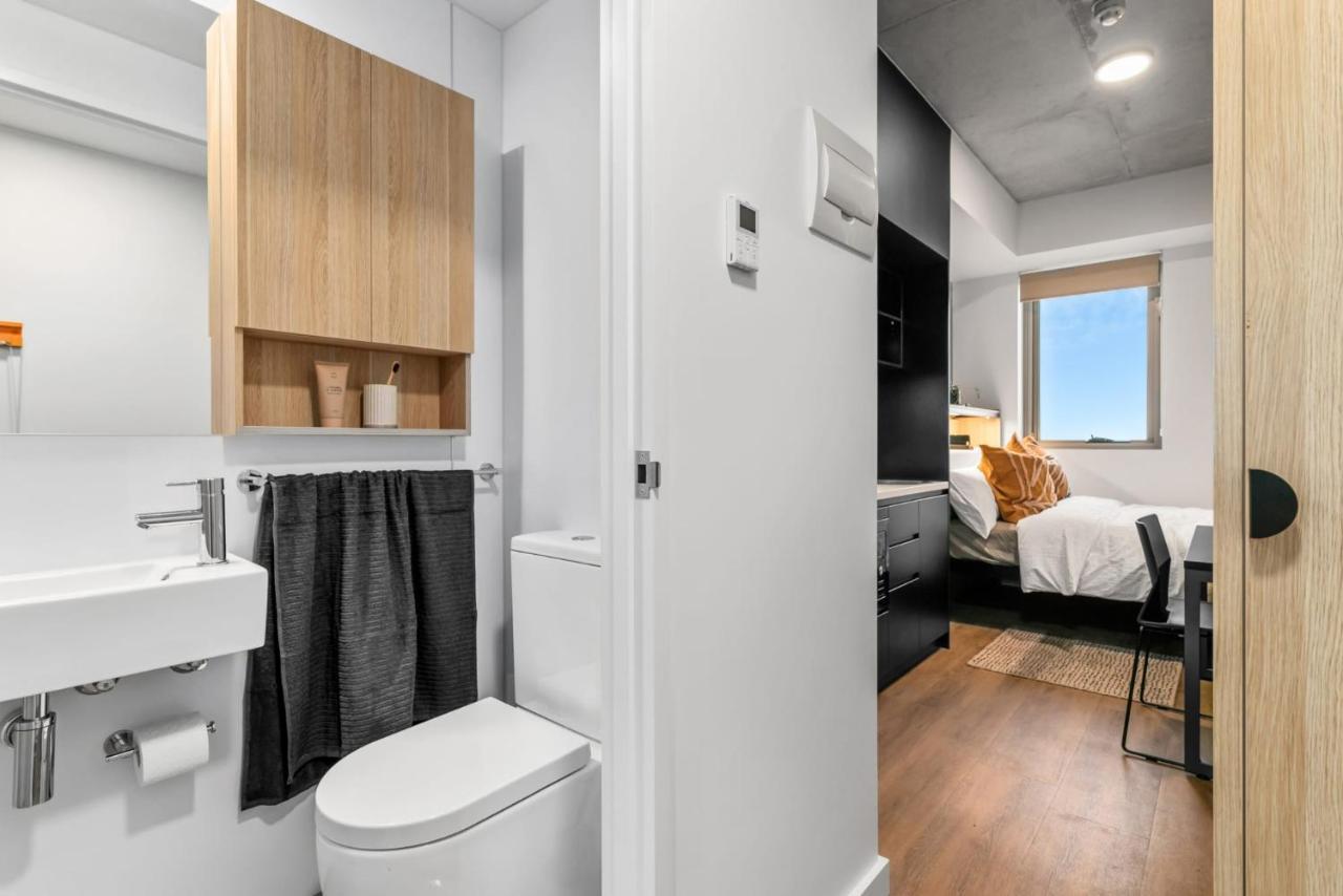 Comfy At Switch Living In The Centre Of Apartment *