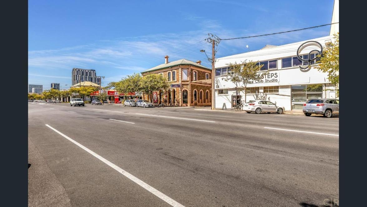 435/247 Gouger St. Ex In The *