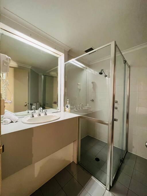 438/247 Entire 1br Exhotel In The Heart Of Apartment Adelaide