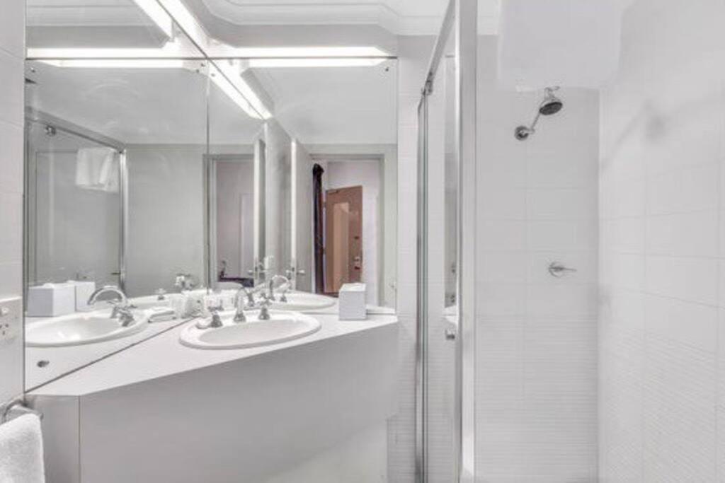 431/247 Gouger St Ex In Apartment *